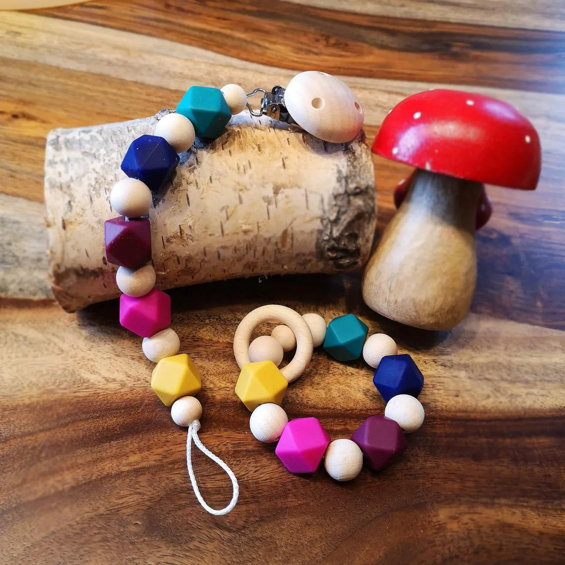 

Colorful Hexagonal Silicone Wood Beads Wooden Ring Infant Bracelet Pacifier Clips
