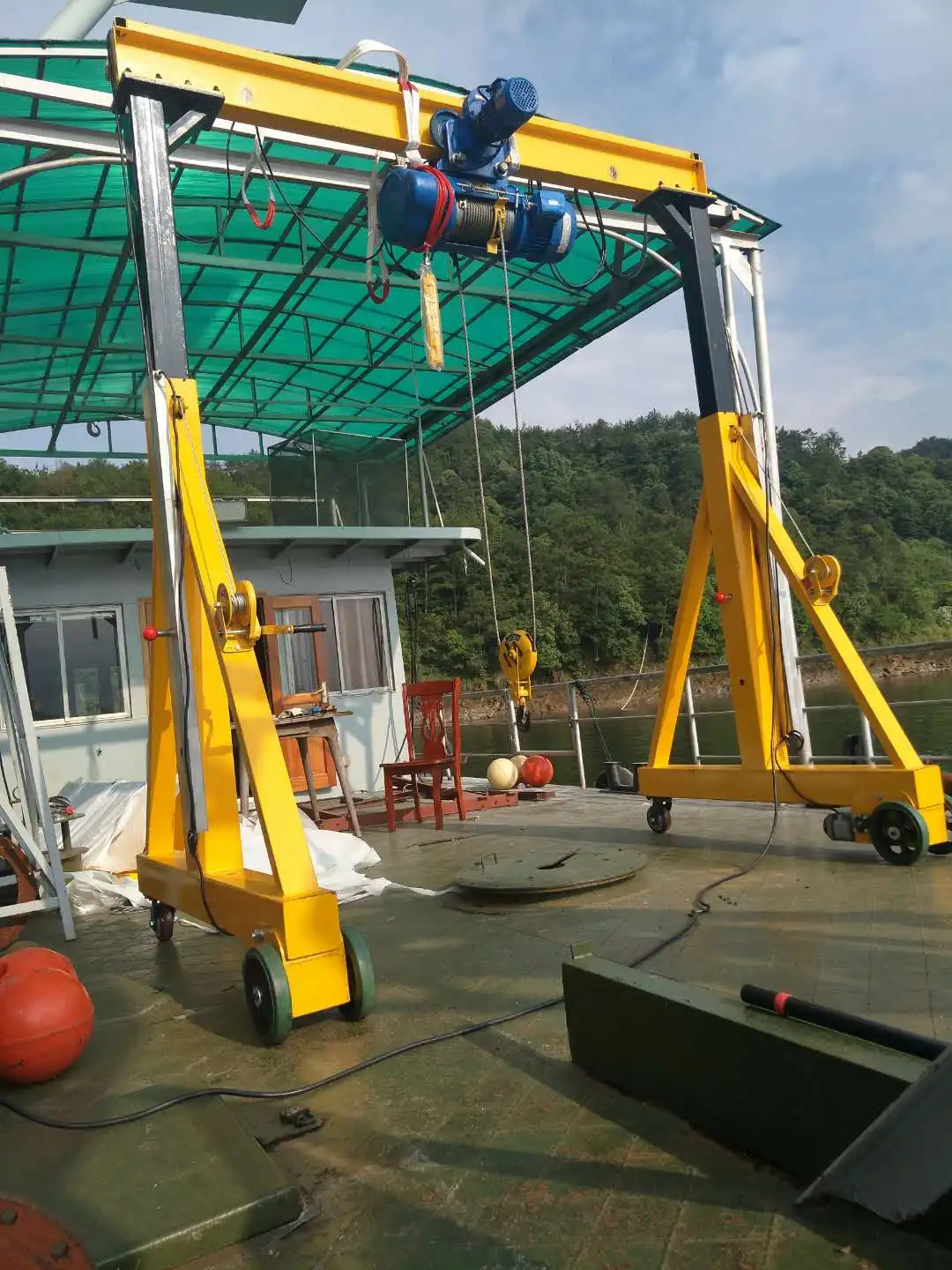 高度可调的电动便携式迷你起重龙门起重机,带平手推小车和手动拉葫芦