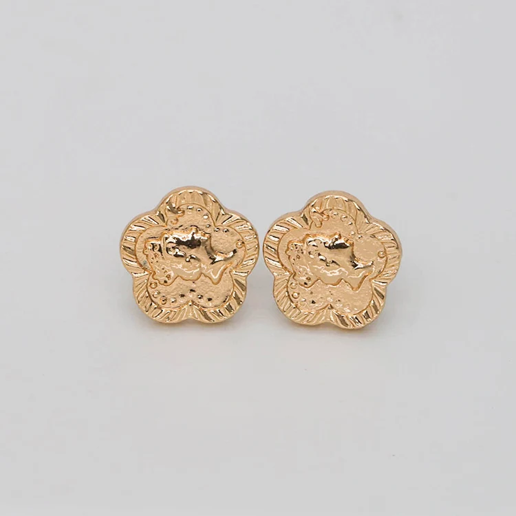 

Premium noble elegant the unique flower design with carved portrait flower inside the flat flower earring, Gold