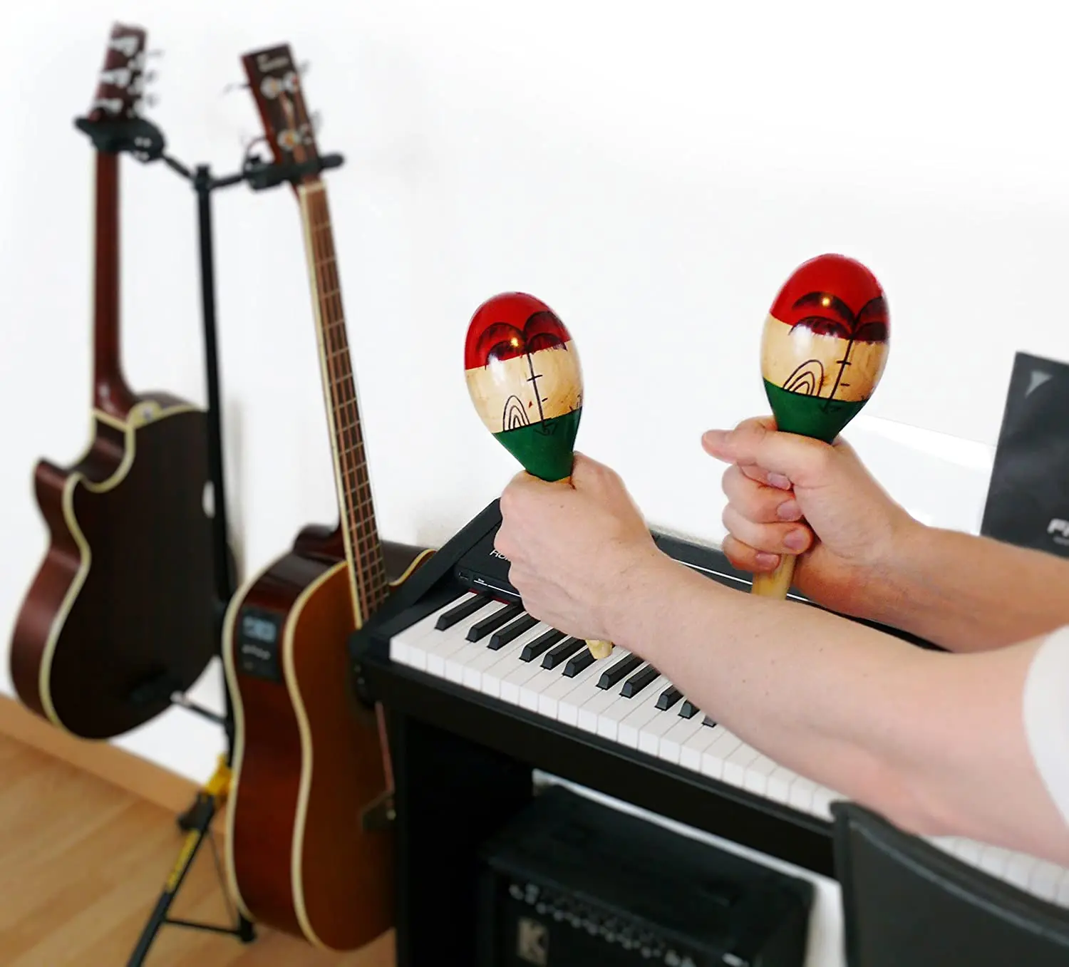 Bright Vibrant Sound Quality Wooden Maracas Music Toy Great Musical