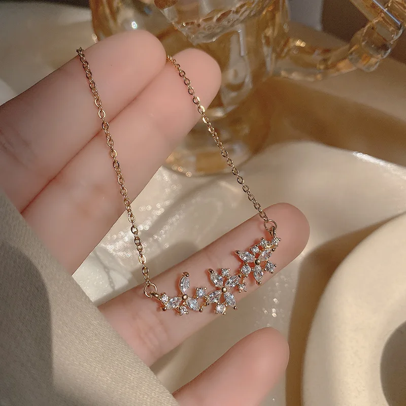 

New Jewelry Gold Plated Full Diamond Flower Shape Pendant Necklace Popular Stainless Steel Cubic Zirconia Stone Flower Necklace