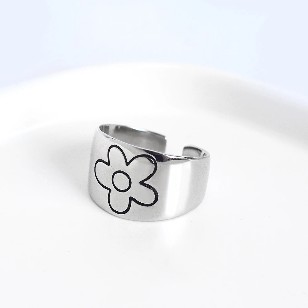 

New Flower Rings stainless steel Punk Trendy Vintage Plum Blossom Small Daisy Flower Rings Party Couple Rings