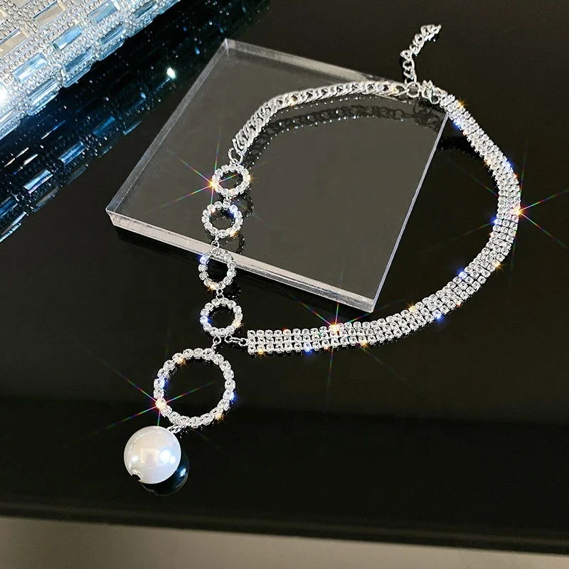 

Geometric Circle Rhinestone Choker Necklaces for Women Clavicle Chain Pearl Pendant Necklaces Weddings Jewelry Party Gifts, Picture shows