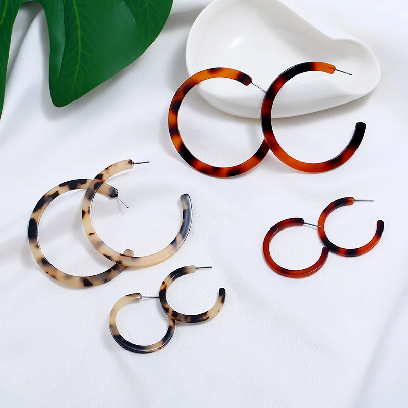 

Simple Fashion Granite Marble Amber Tortoise Shell Acrylic C Shaped Stud Earrings C Shaped Leopard Print Acrylic Stud Earrings