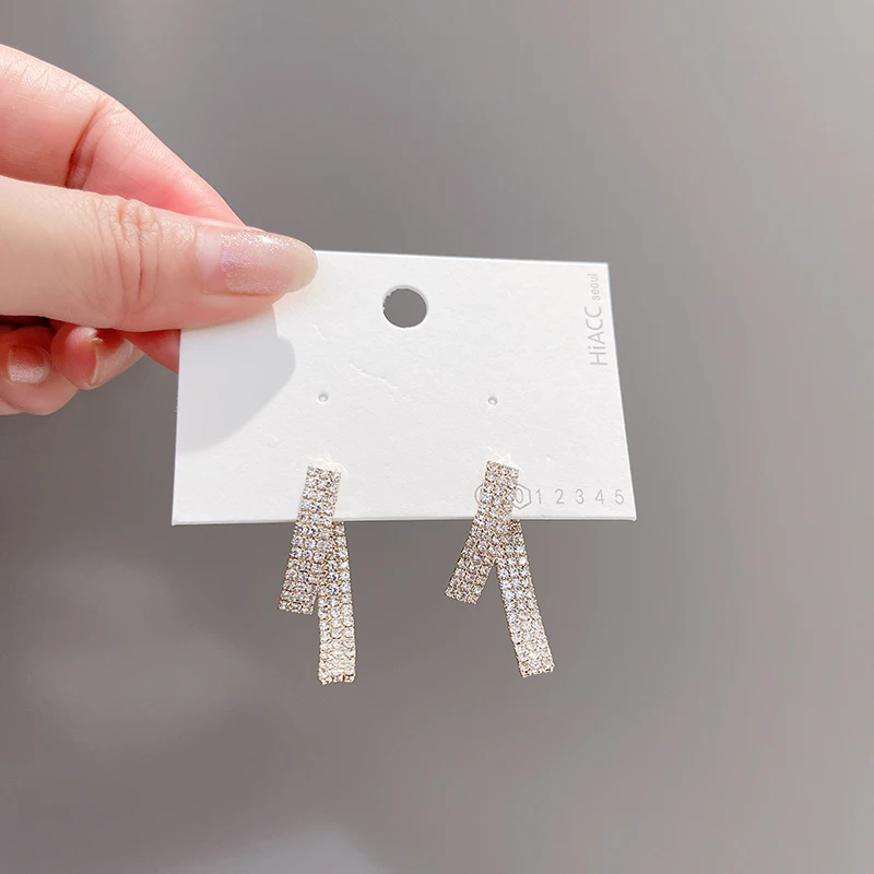 

Simplest Style 18K Silver Plated Cubic Zircon Square Stud Earrings Bling Bling Silver Diamond Geometric Earrings For Bride