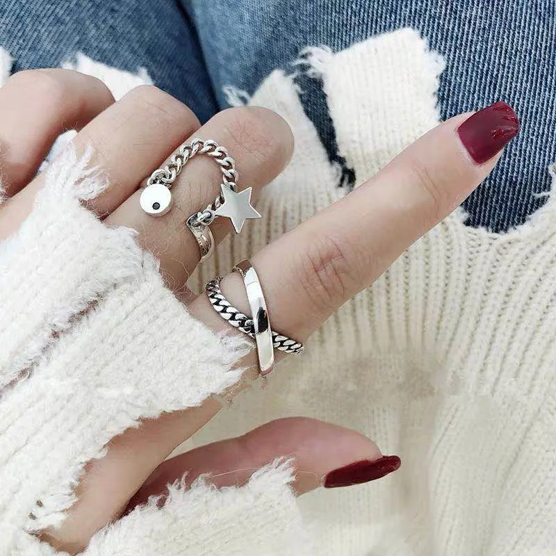 

European American simple retro twist cross crossback star ring black metal chain casual ring women, Picture