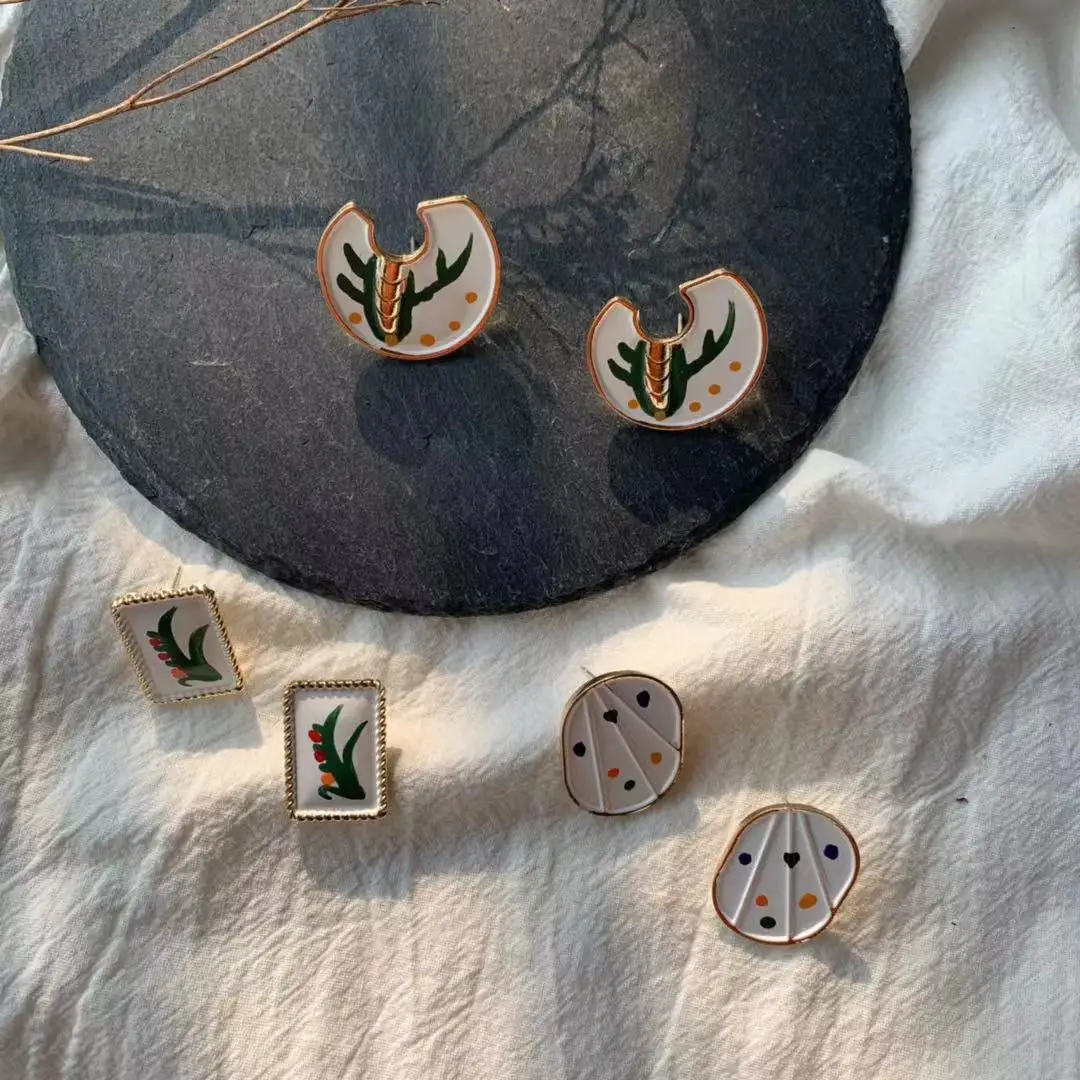 

Alloy spray earrings Minimalism small alloy Stud Earrings for girls party Cheap Earrings Wholesale 2019, Colorful