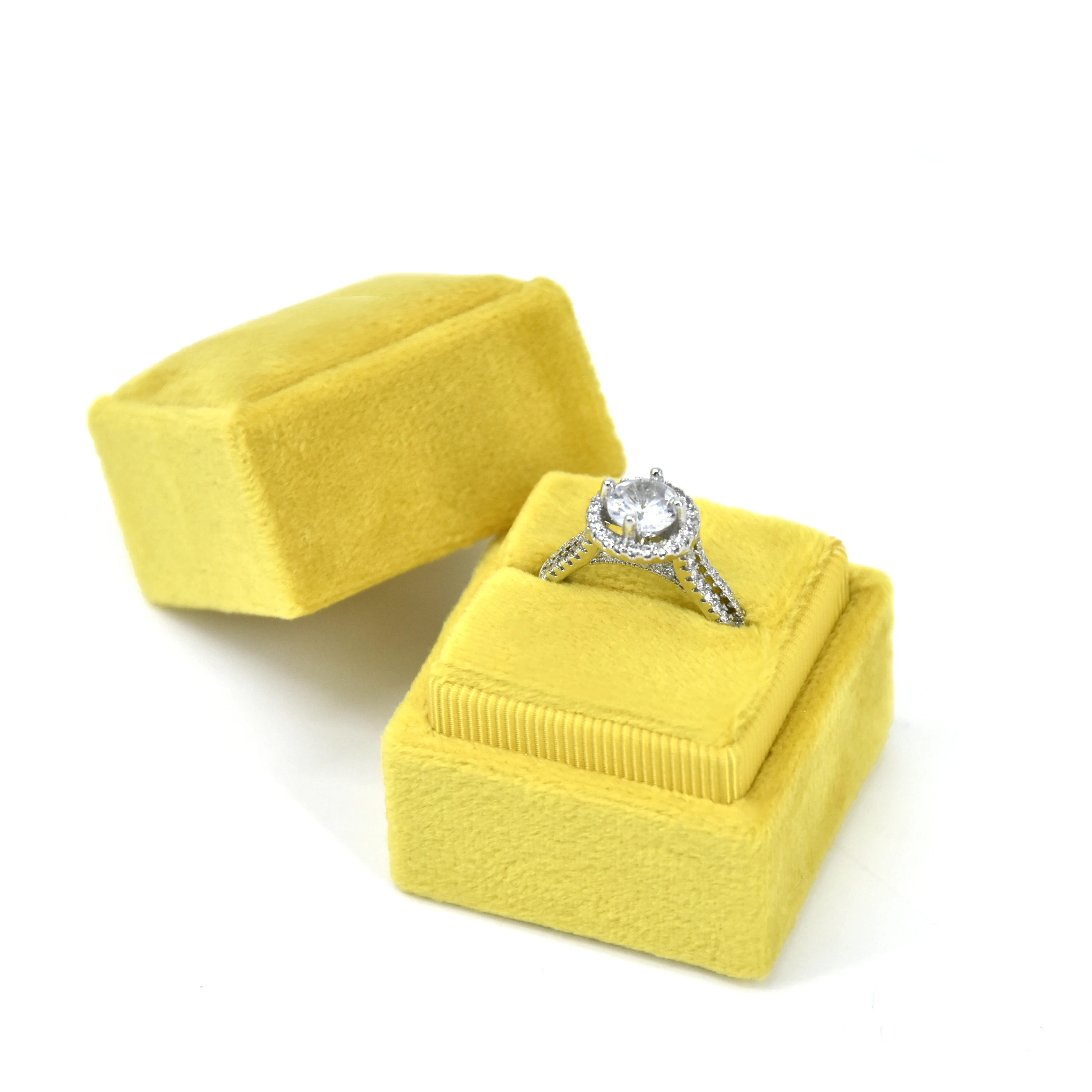 

MOQ 1pcs spot velvet ring box square ring box custom jewelry box can be custom LOGO, 120 colors to choose from
