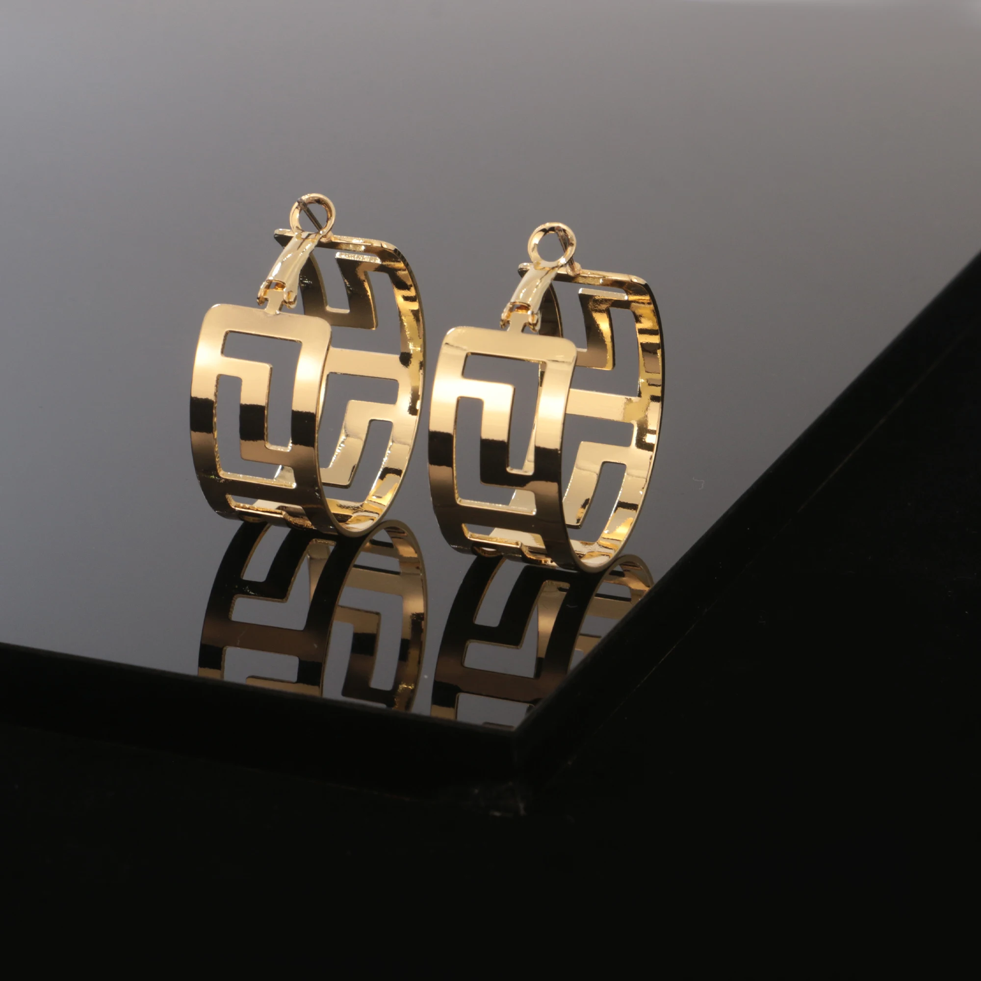 

minimalist exaggerated big hollow chunky wide huggie earrings 18k gold plated butterfly hoop earrings