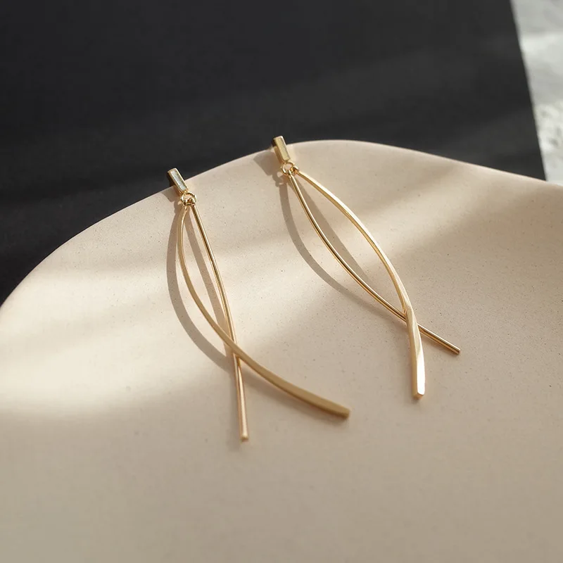 

Simple Design Elegant Crossed Metal Tassel Earrings 925 Silver Needle Geometric Gold Plated Drop Earrings Jewelry, As pictue show