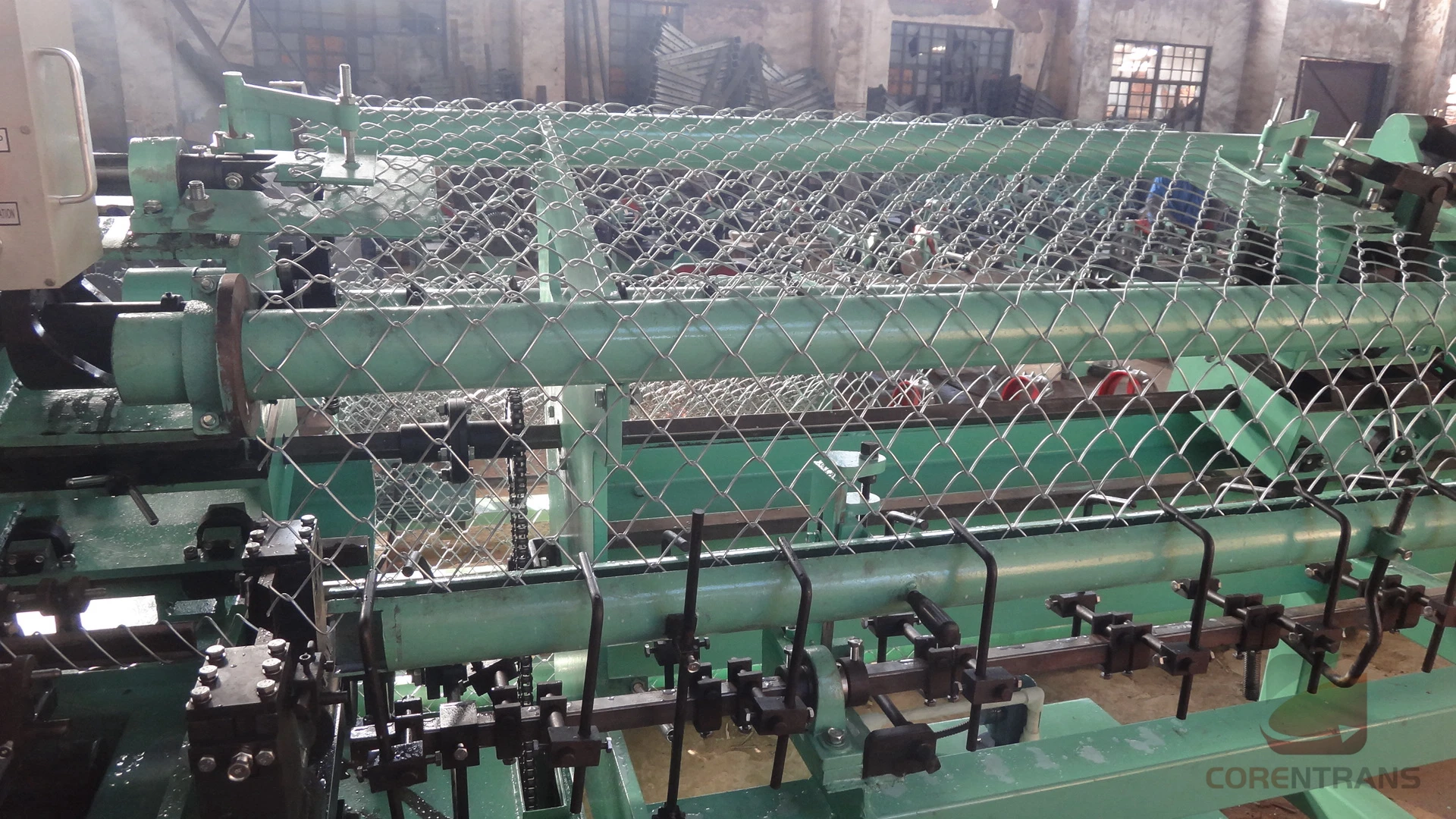 Automatic Wire Mesh Weaving Fencing Machine High Speed Chain Link Fence