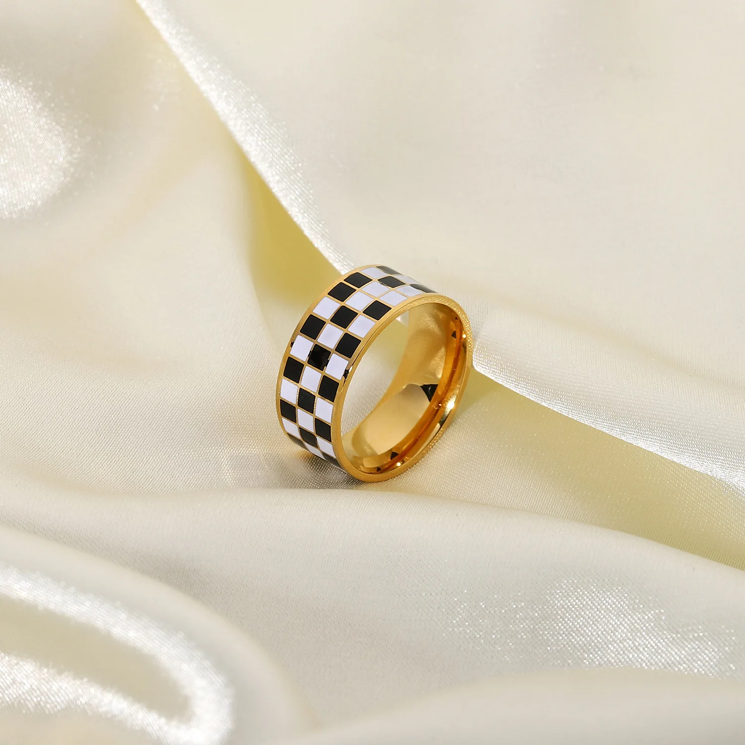 

Hip Top Hot Sale 18K Gold Plated Wide Grid Plaid Finger Rings Black And White Checkerboard Square Pattern Band Ring