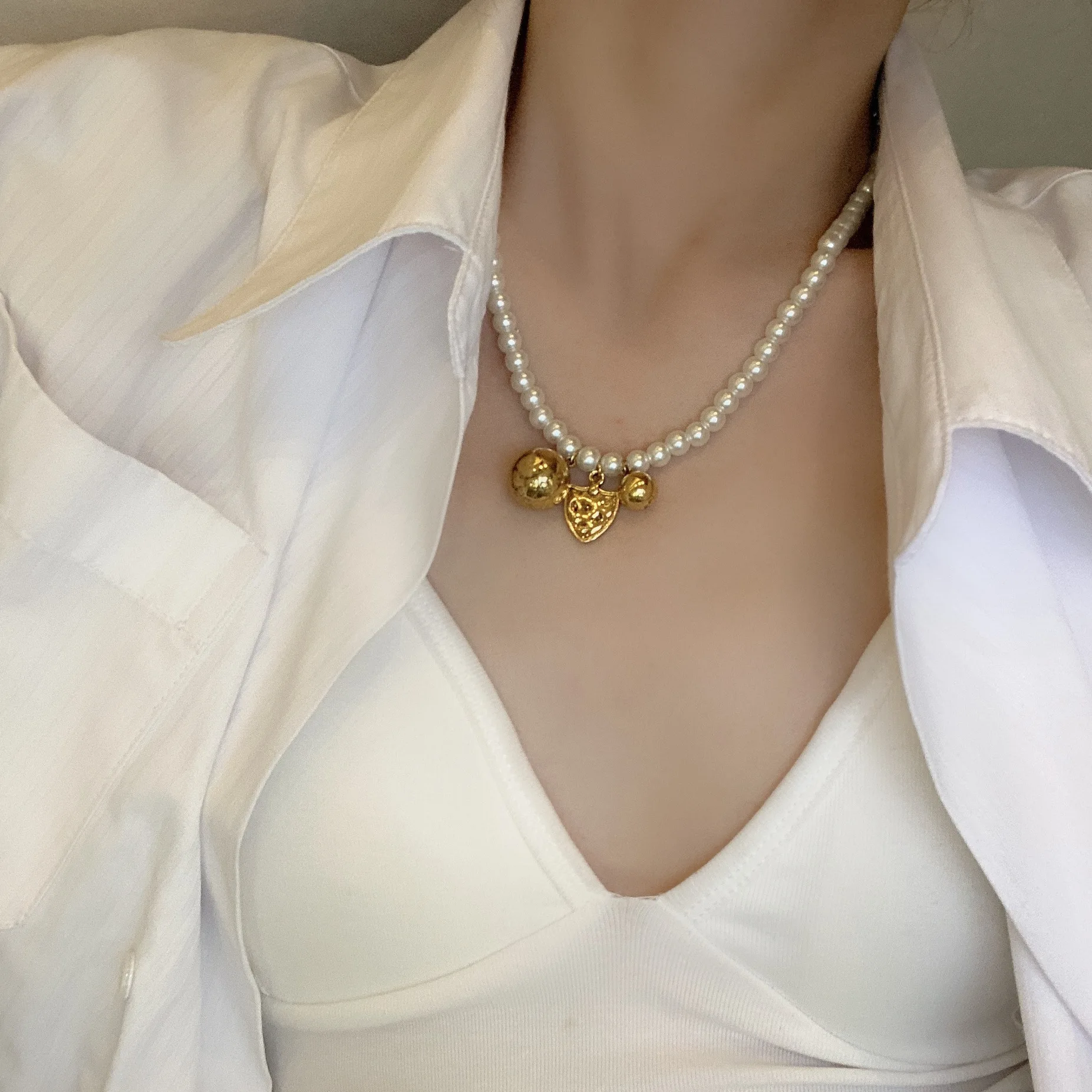 

Metal Shield Ball Necklace Female 2021 New Net Red Pearl Retro Pendant Personality Clavicle Chain Trend