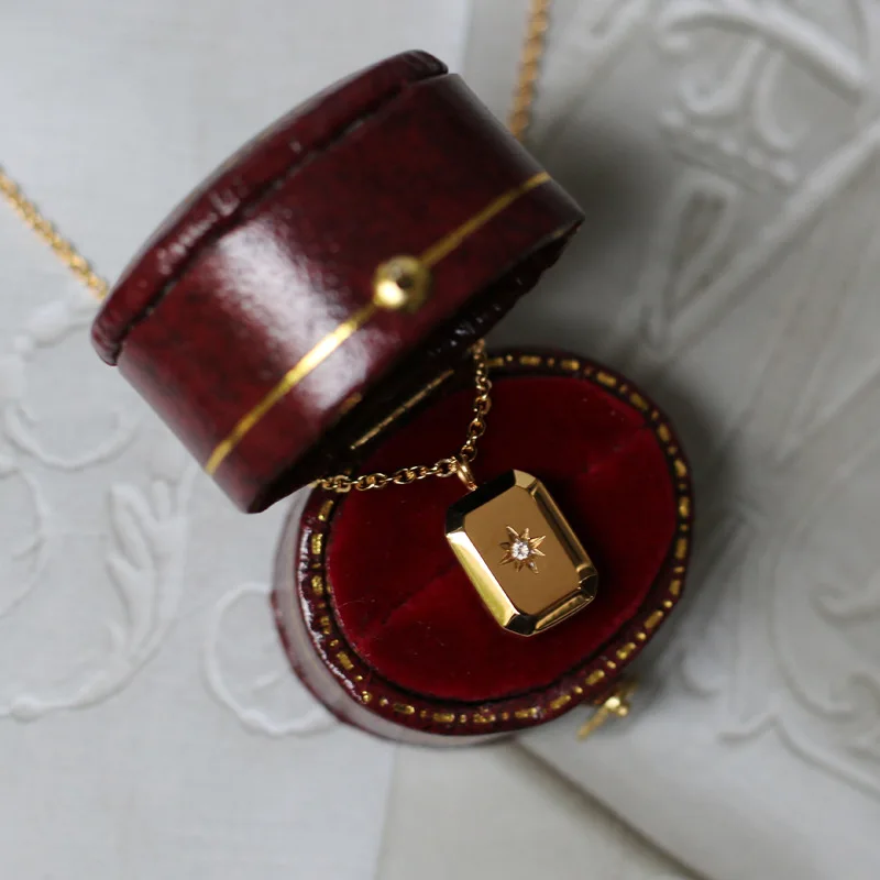 

2021 New fashion Square Pendant 18k Gold Plating Sweater Chain Woman Necklace