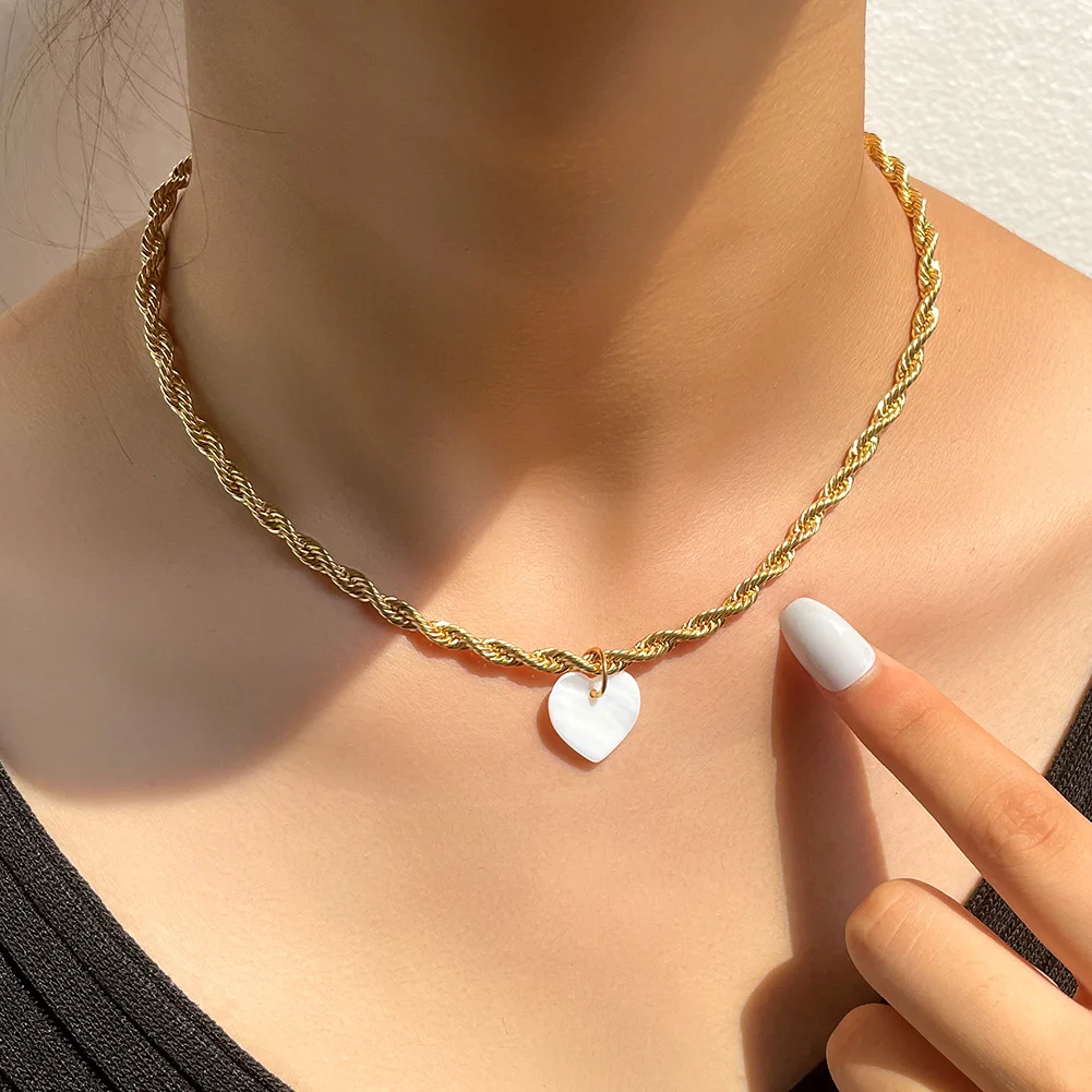 

Single Layer 18k Gold Plated Twisted Rope Necklace For Women White Shell Love Heart Pendant Necklace, Alloy