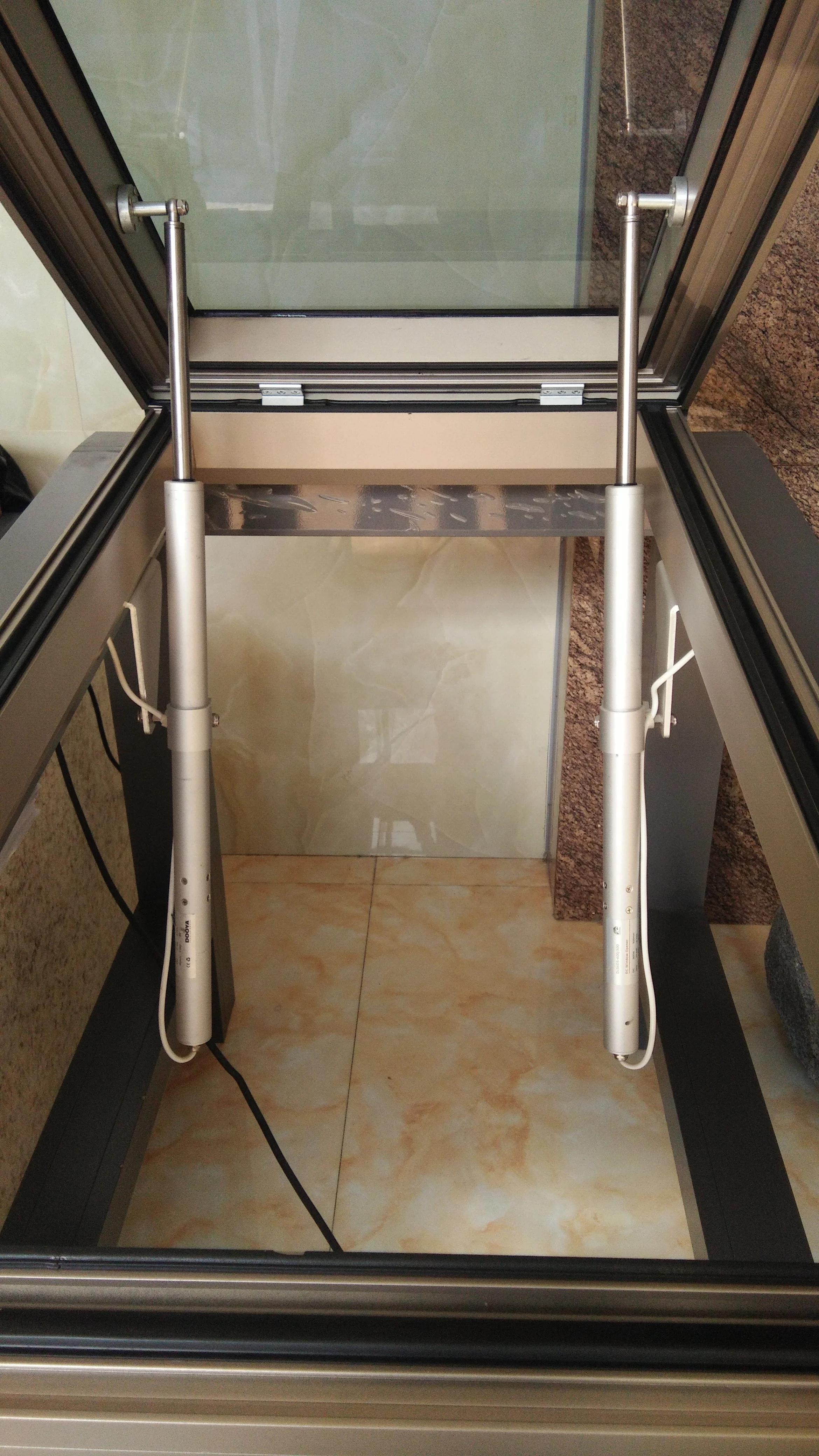 
Good quality factory price aluminum electric skylight top hung opening angle 90 degrees roof skylight roof window 