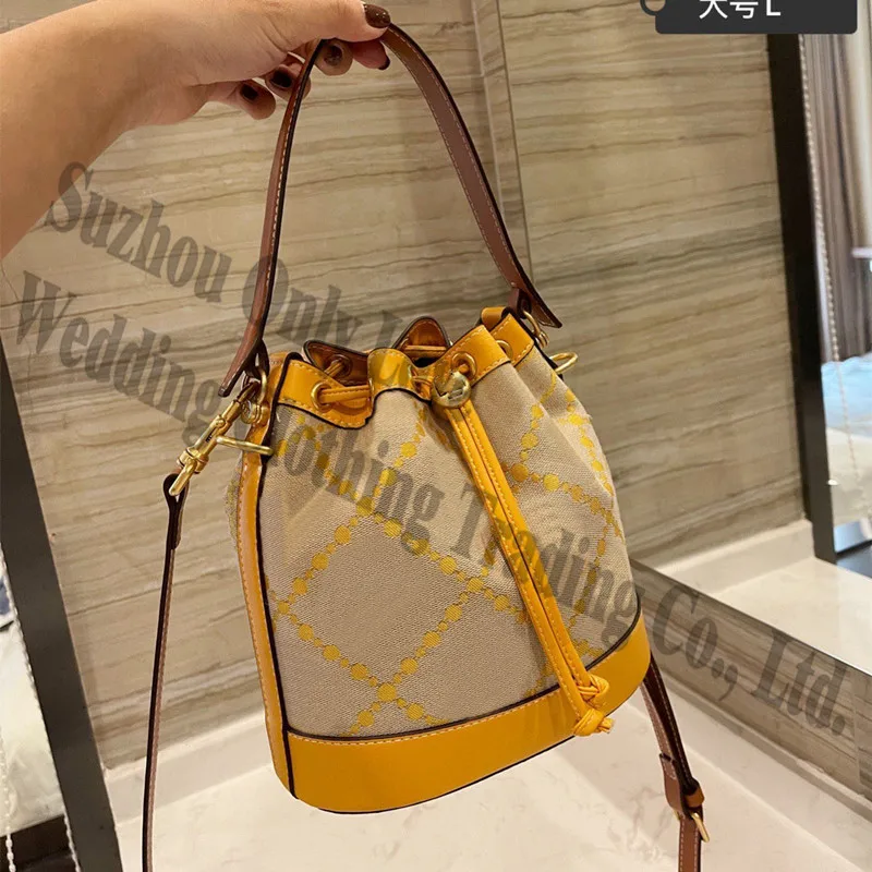 

Free Shipping Brand 2021 Large Size Capacity Round Bucket Handbags With Letters Characters Women Yellow Black Shoulder Bags