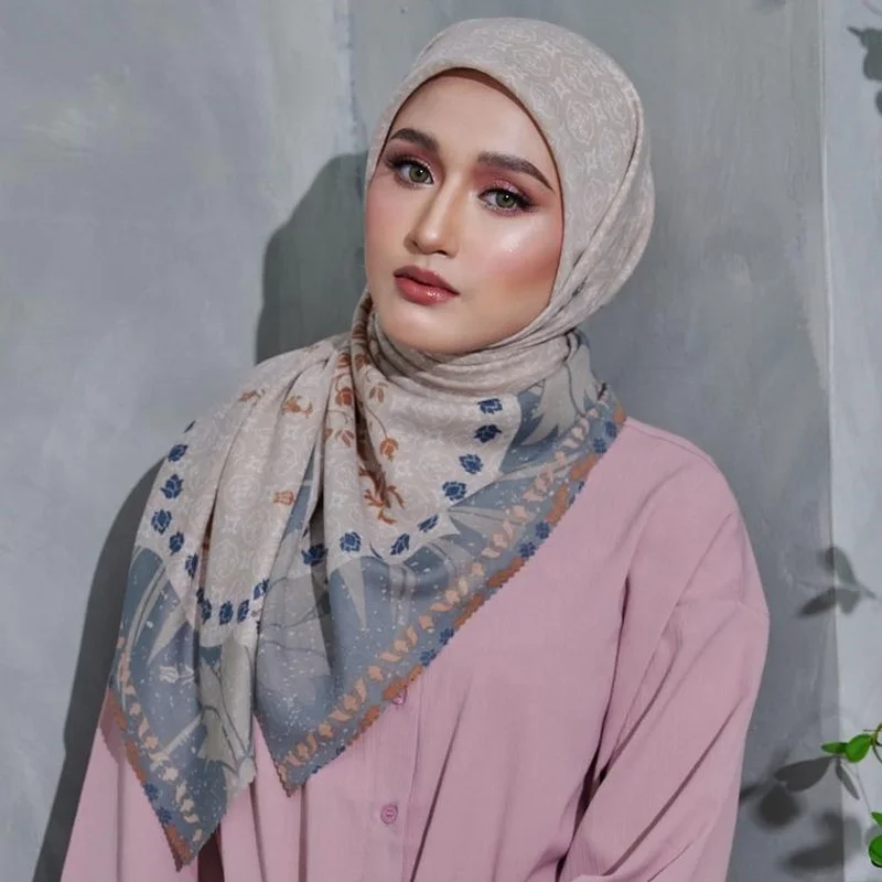 

JYL Customized Digital Printed Hijab 110Cm Square Cotton Voile Tudung Babyseam Roll Hem Bawal Scarf