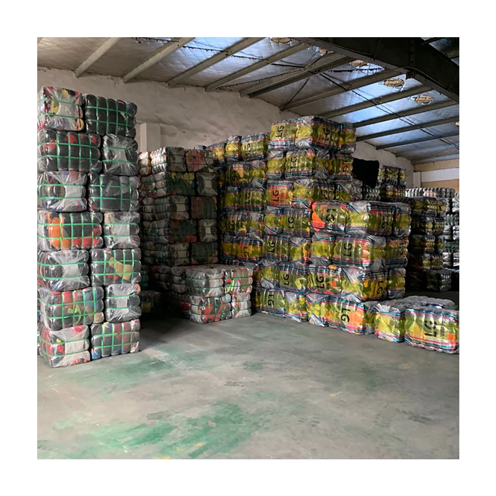 

The Weight Of The Mixed Package Is From 45 Kg To 100 Kg, A Grade Bea Code Bale Clothes Used