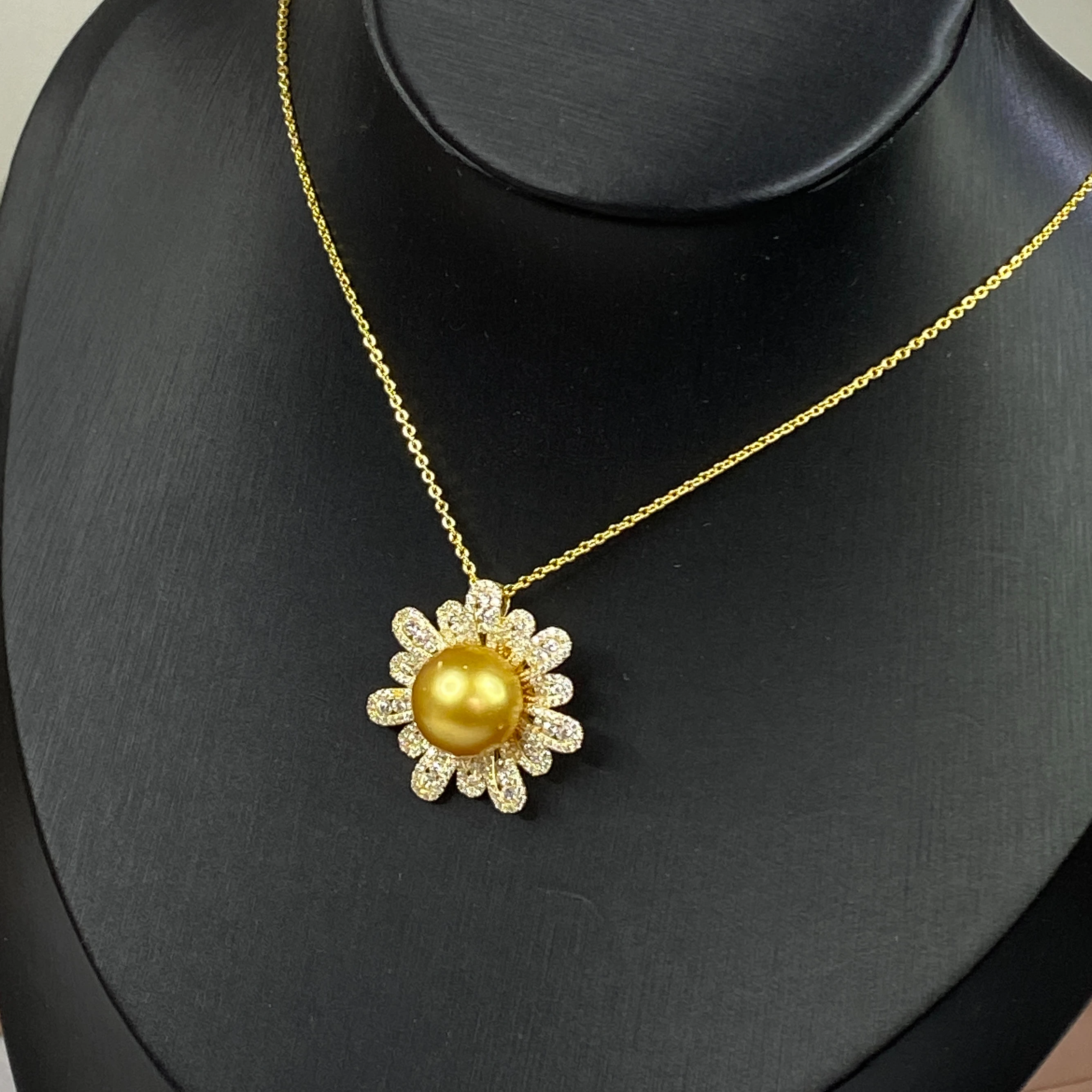 

Factory direct sales 11-12mm Natural Golden South Sea Pearl Flower pendant sliver 925 Valentine's Day present