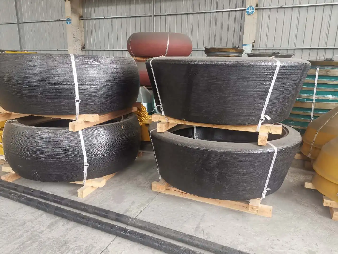 
Basic Materia and surface weldingl Vertical Mill Grinding Wear Parts Roller Cover 