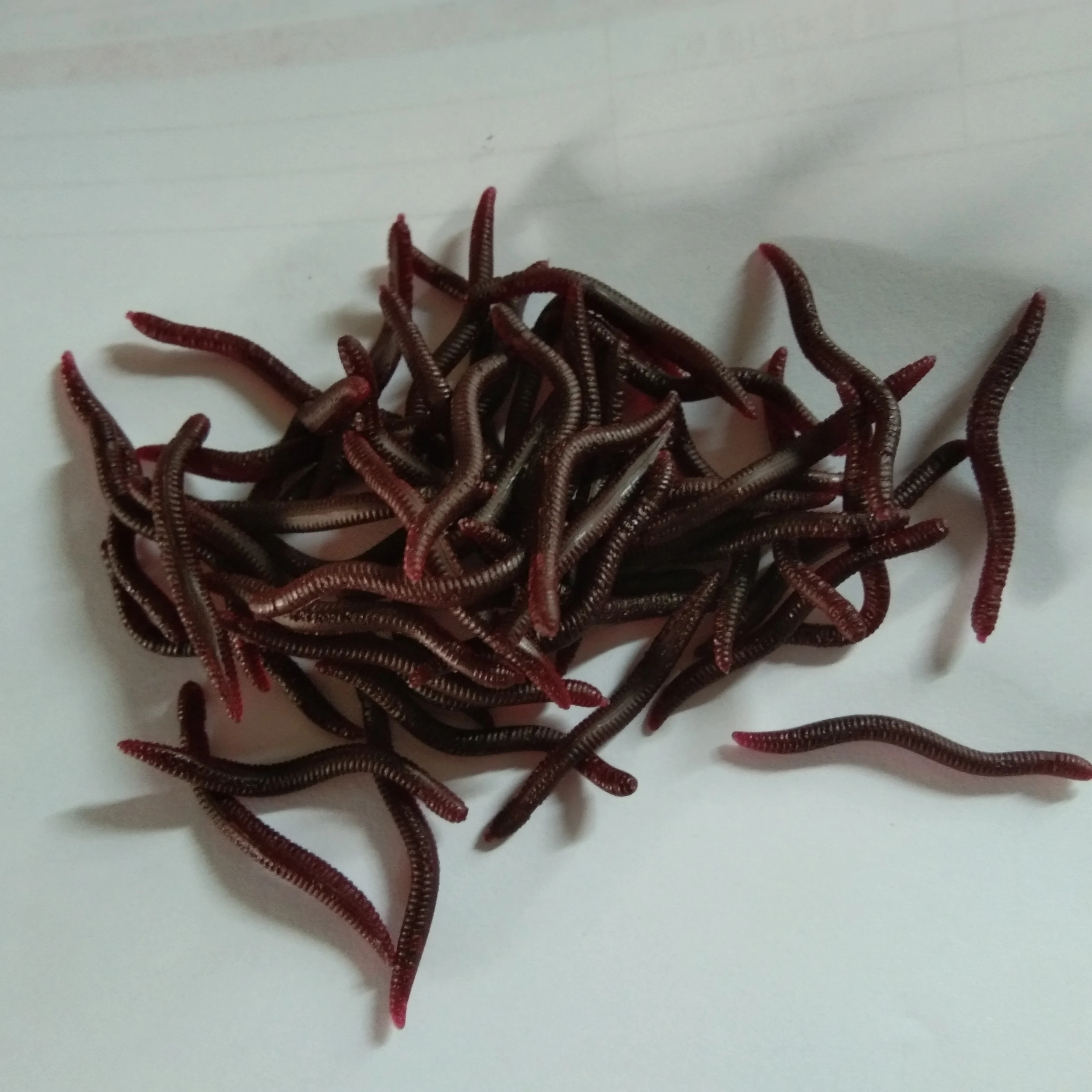 

200PCS one bag 3.5cm Soft Fishing Lure earthworm lures