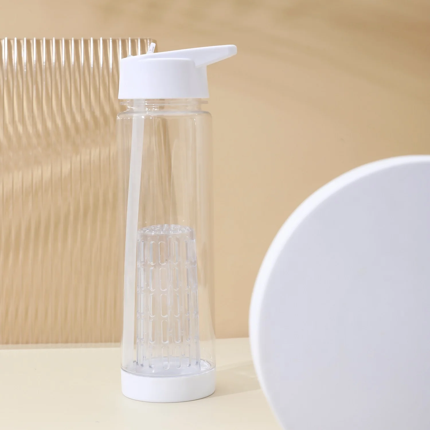 

Everich Ready to Ship White Fruit Infuser Water Bottle Tea Infuser Tritan Bottles