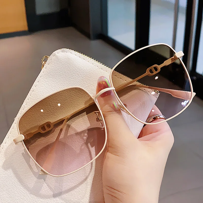 

MJ-0093 The New 2021 Han Edition Of Uv Ins Metallic Glasses Square Frame Gradient Sunglasses Oversized