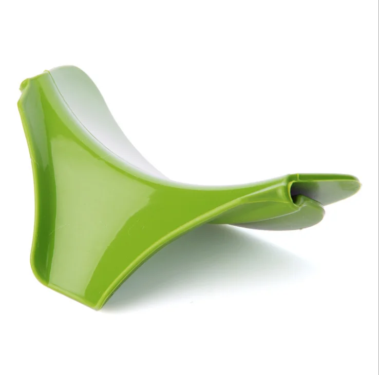 

Silicone Pour Soup Funnel Kitchen Dedicated Pots Around Mouth Edge Deflector kitchen tool, Green