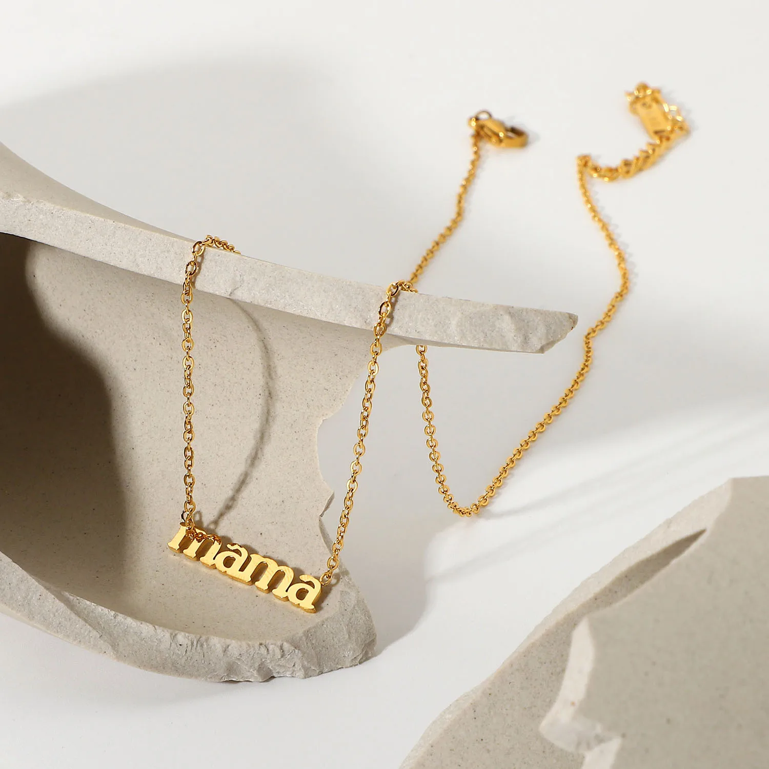 

2022 new fashion American hot sale 18K Stainless Steel letter necklace women