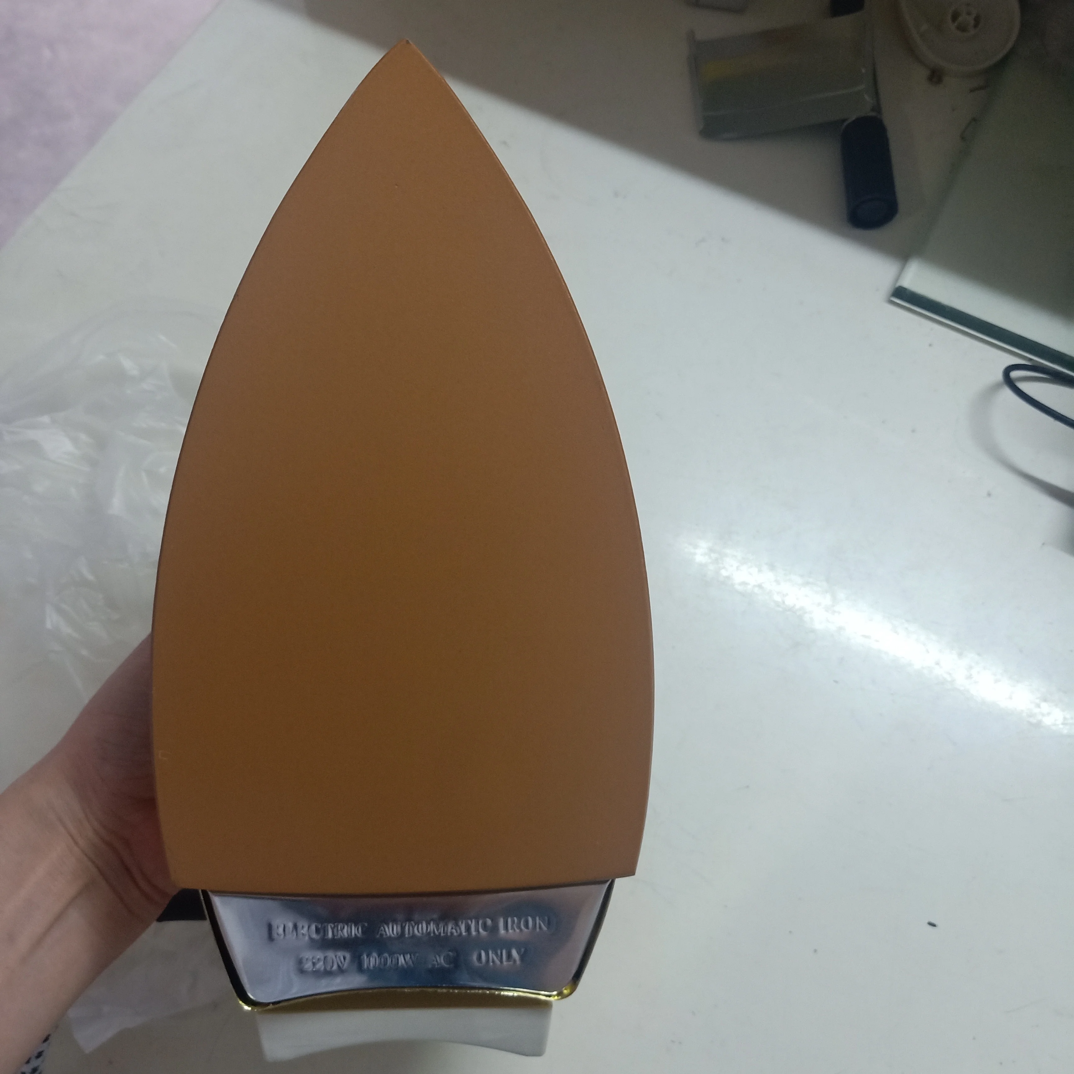 
CB approved HN-3530 electric iron heavy duty dry iron 1000w golden/gray/silvery soleplate 