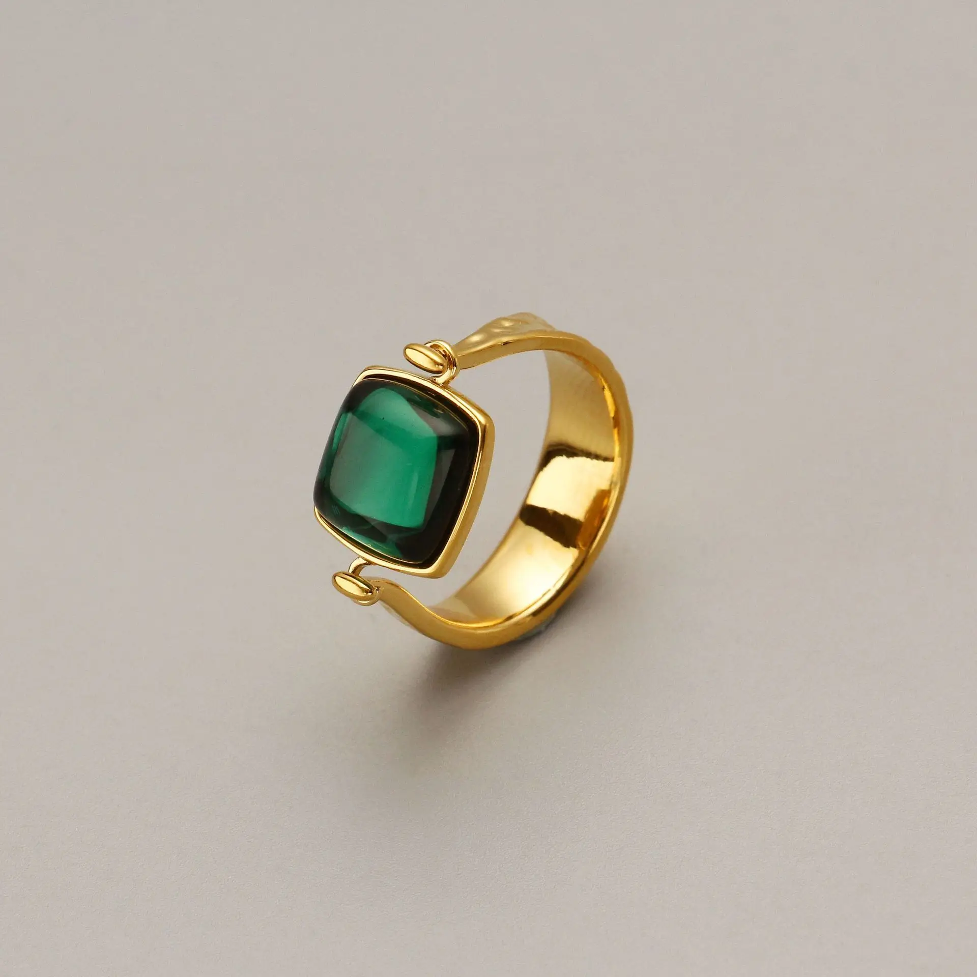 

Vintage European Emerald Ring Copper Plated Real Gold Ring Women 2021, Like picture