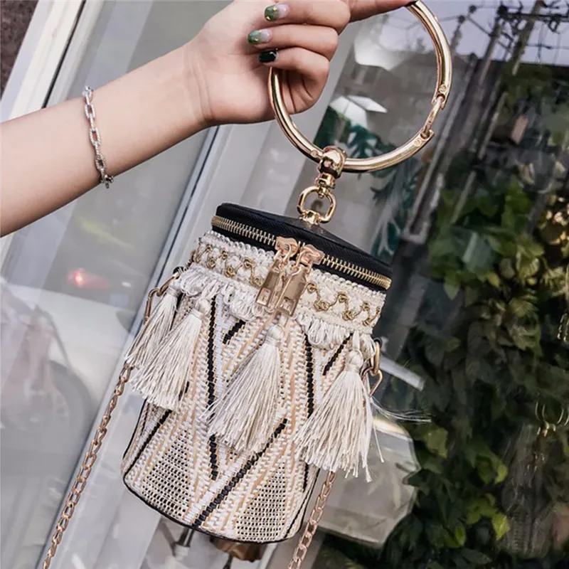 

Newest Chic Chain Wild Straw Bucket Bag Shoulder Ins Fashion Messenger Handbags For Women 3 Colors Barrel Shaped Handbag, As photo