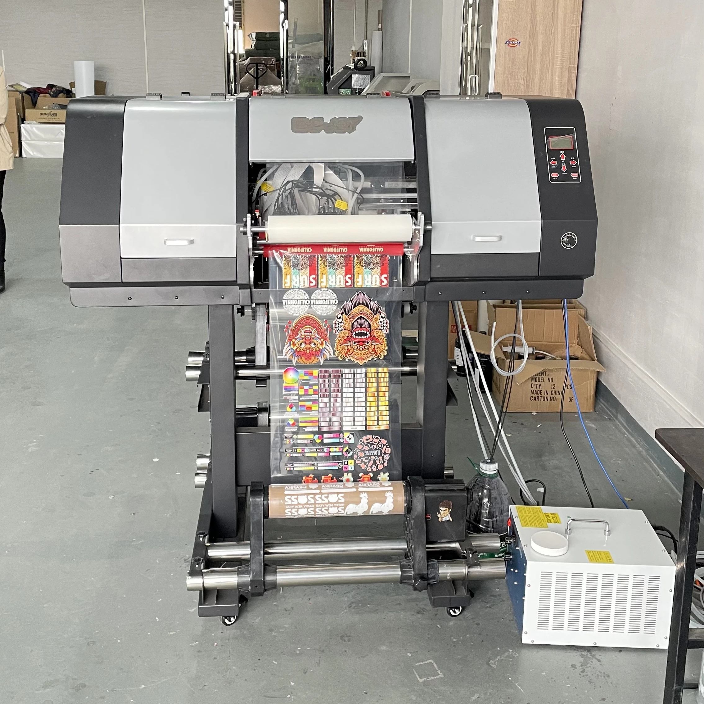 

UV DTF printer with 3pcs xp600 head roll to roll printing A+B film cold transfer to unlimited material bottle mug hard goods