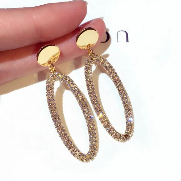 

Women's Luxury Super Flash Crystal Earrings Geometric Oval Round Hoop Earrings Women's Wedding Party Earring Jewelry, Picture shows