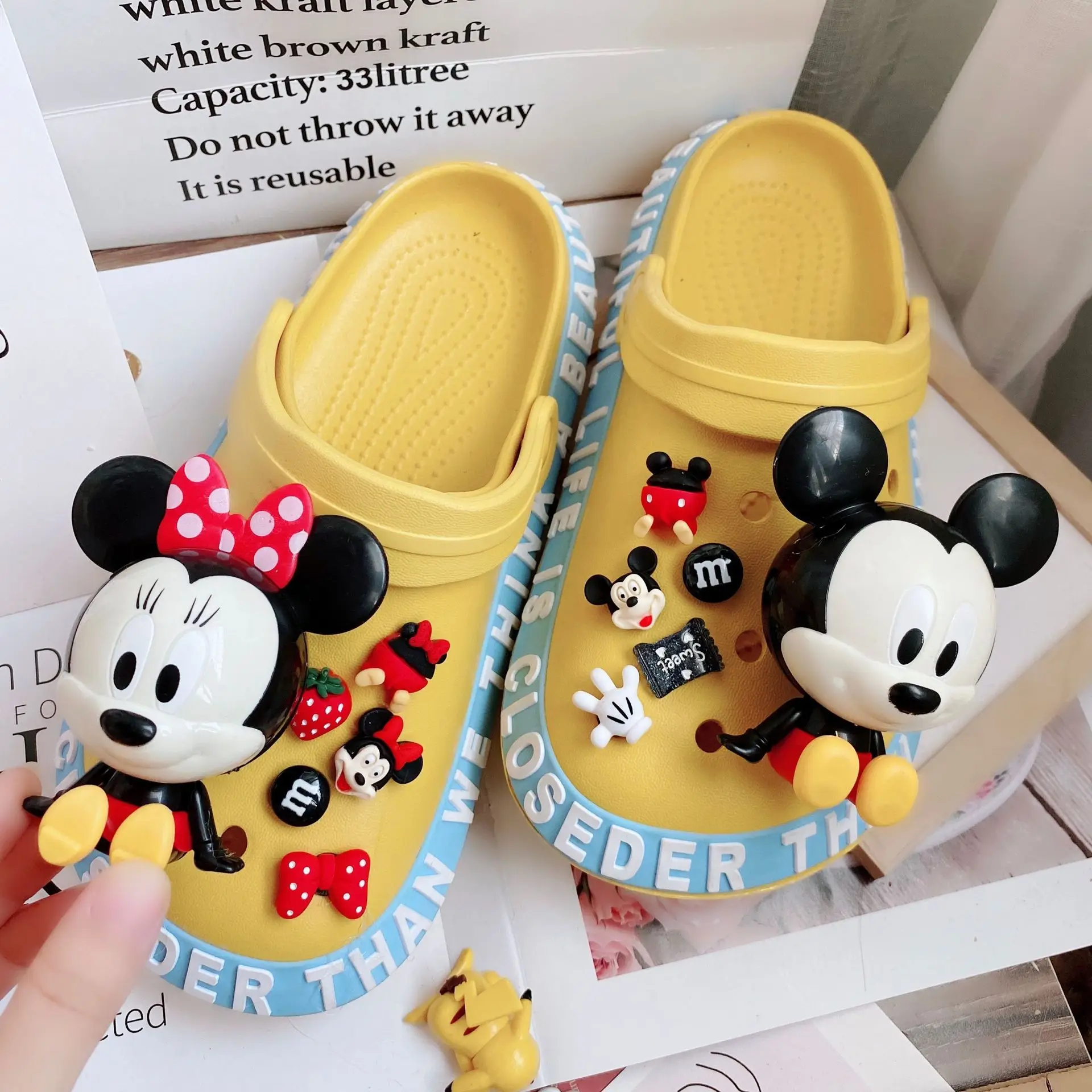 

Three-dimensional doll cartoon shoe buckle shoe ornament hole shoes decorative accessories suit, Picture