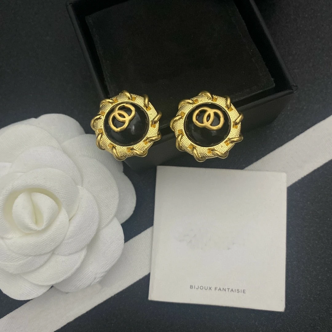 

2021 famous brand fashion pearl earrings designer jewelry earrings for women, Picture shows