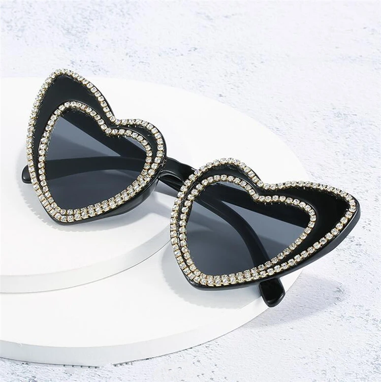 

Fashion Vintage Diamond Love Heart Sunglasses Women Luxury Brand Designer Crystal Oversized Sun Glasses Cute Shades UV400, As pictures or customized color