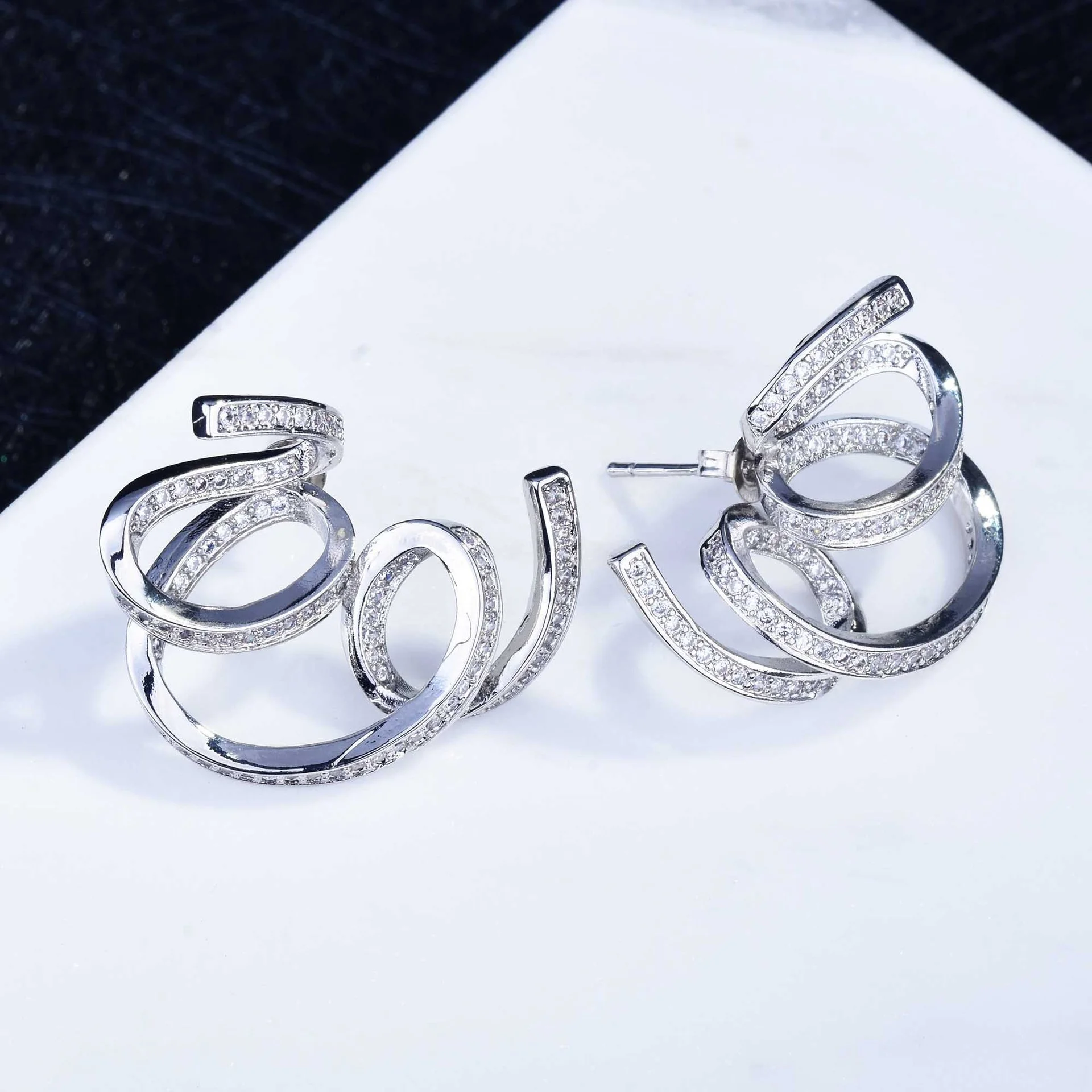 

New Exaggerated Irregular Distortion Curve Spiral Metal Zircon Temperament Earrings For Women Party Jewelry Gift, Picture shows