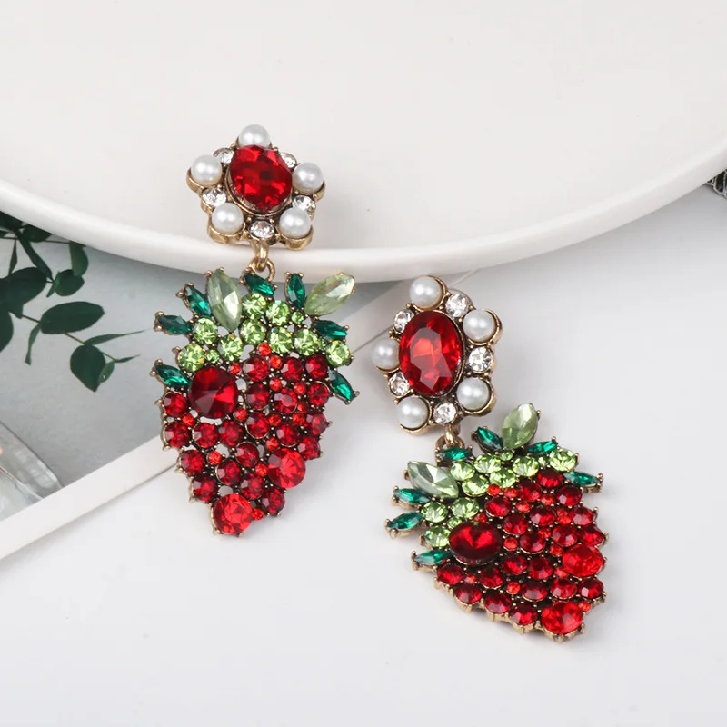 

Crystal Drop Earring Women Creative Pearl Strawberry Fruit Earrings Colorful Rhinestone Stud Earring for Girls Party Accessories