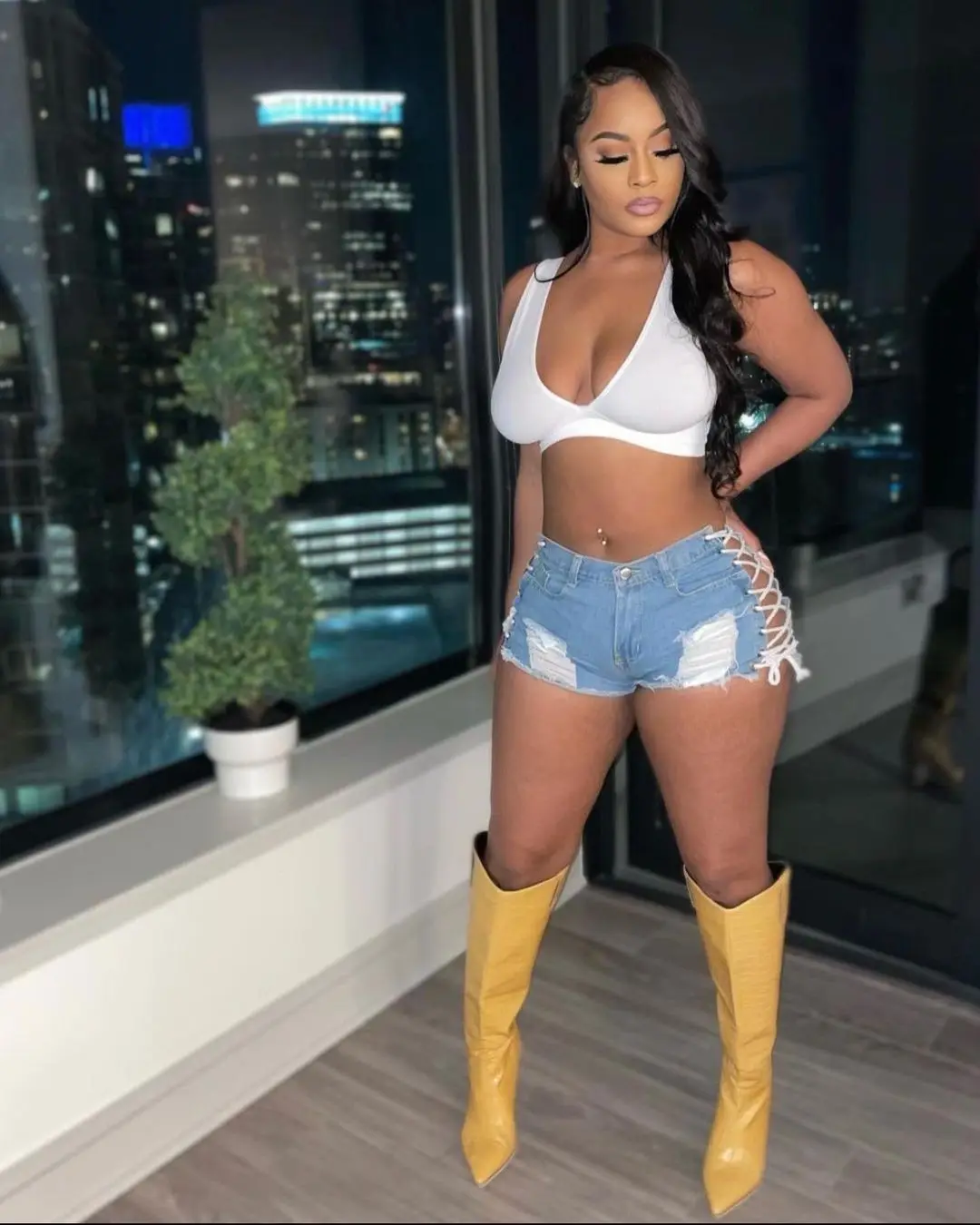 

H6635 - new stylish short strap solid scratched jeans women