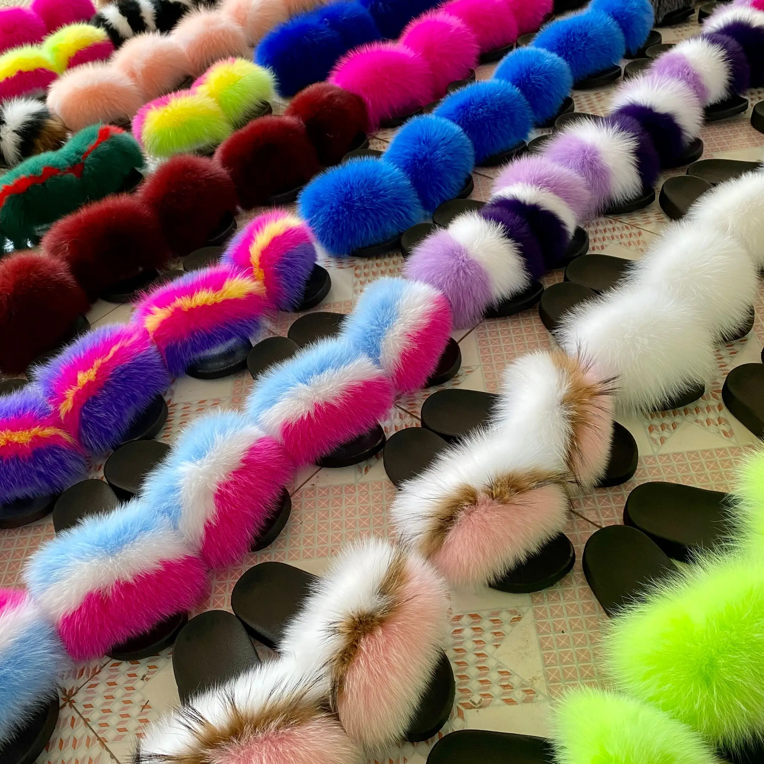 

2021 hot sale cheap wholesale custom logo real raccoon fox fur slides for women fur slides, Customized color