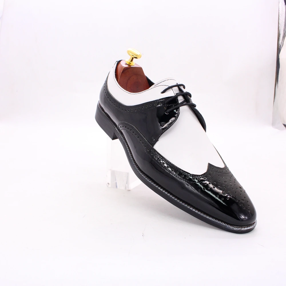 

2021 Stylist Patent Leather Derby Shoes Black White Wingtip Men Low Cut Party Formal Dress Shoes, Black white or customize