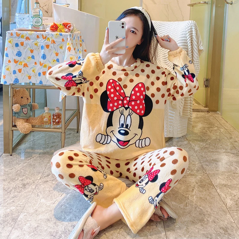 

Coral winter home wear pajamas over casual loose warm suit