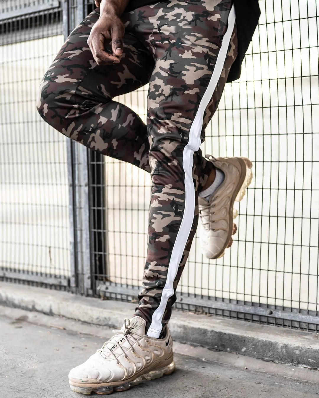 

2021 New Camouflage Streetwear Pants Men Sports Fitness Trousers Skinny Sweatpants Elastic Waist Joggers Pants, Customized colors