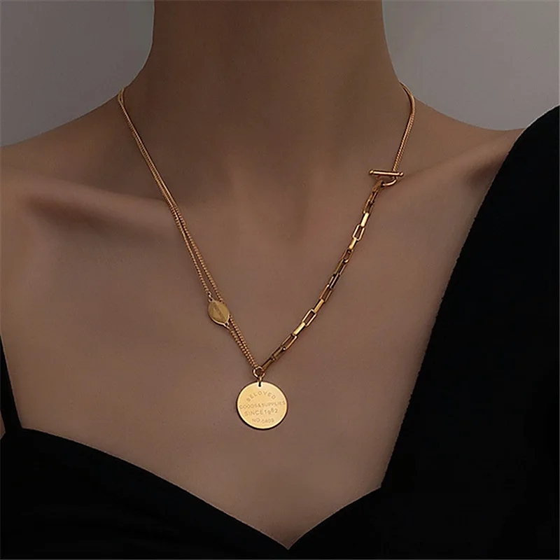 

OUYE Vintage K Gold Double T Buckle Round Brand Necklace Female INS Tide Titanium Steel Temperament Clavicle Chain, Color