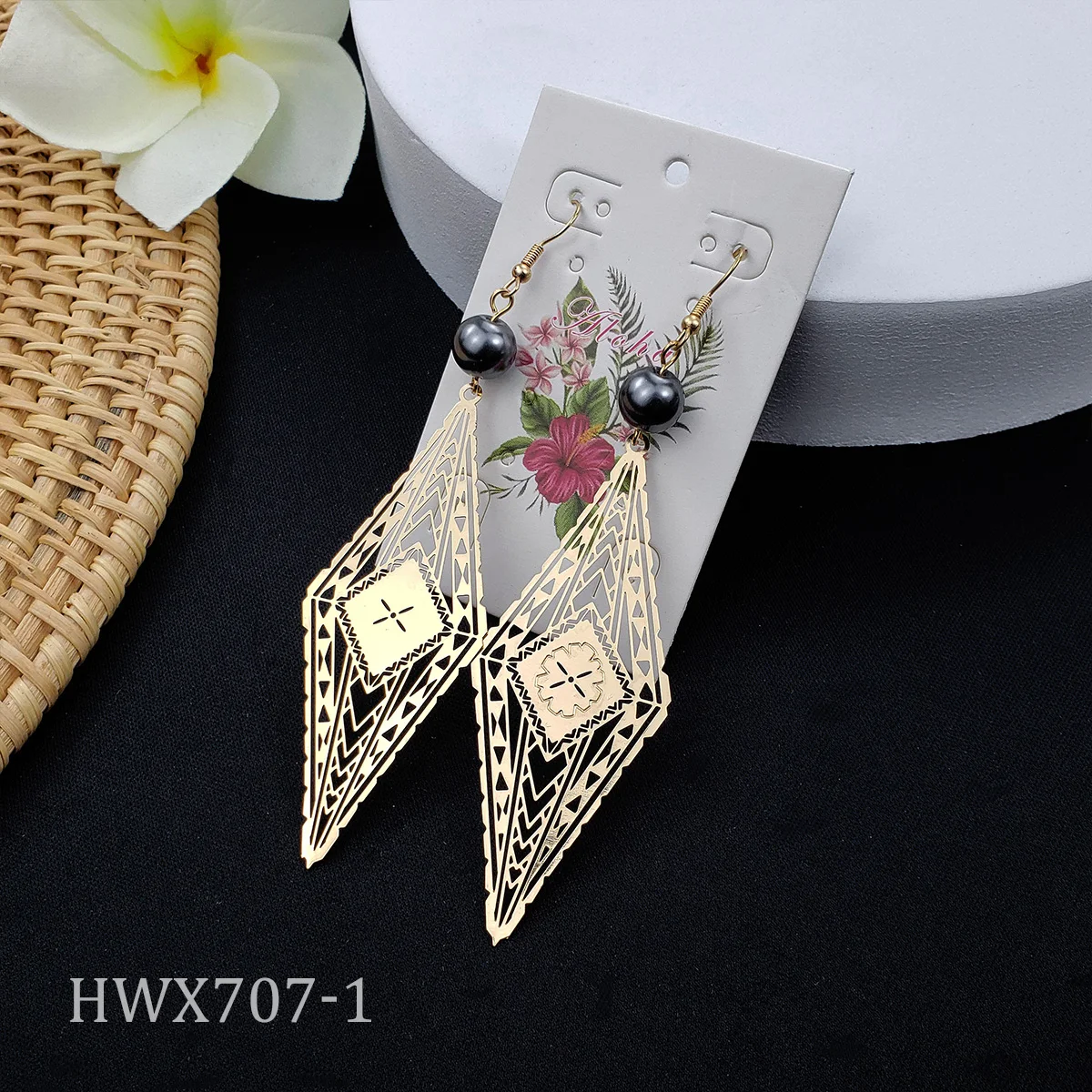 

2020 Fashion Hawaiian Pearl Earring Gold Pineapple Flower Six leaf grass woman earring