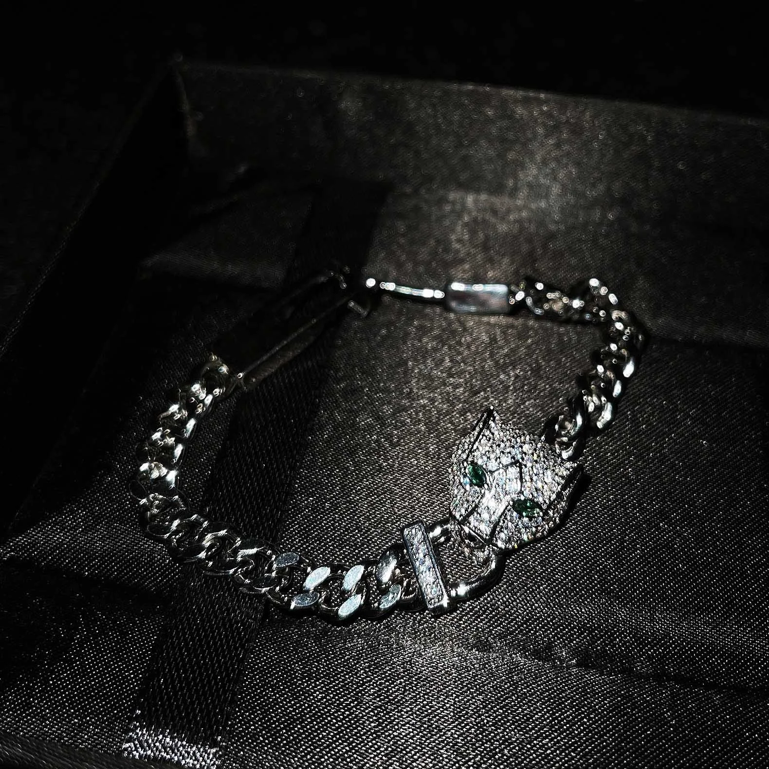 

Cool Wild Leopard Head Bracelet For Men Jewelry Shiny Zircon Animal Bangle Male Hand Accessories Bracelets New Jewelry Gift, Picture shows