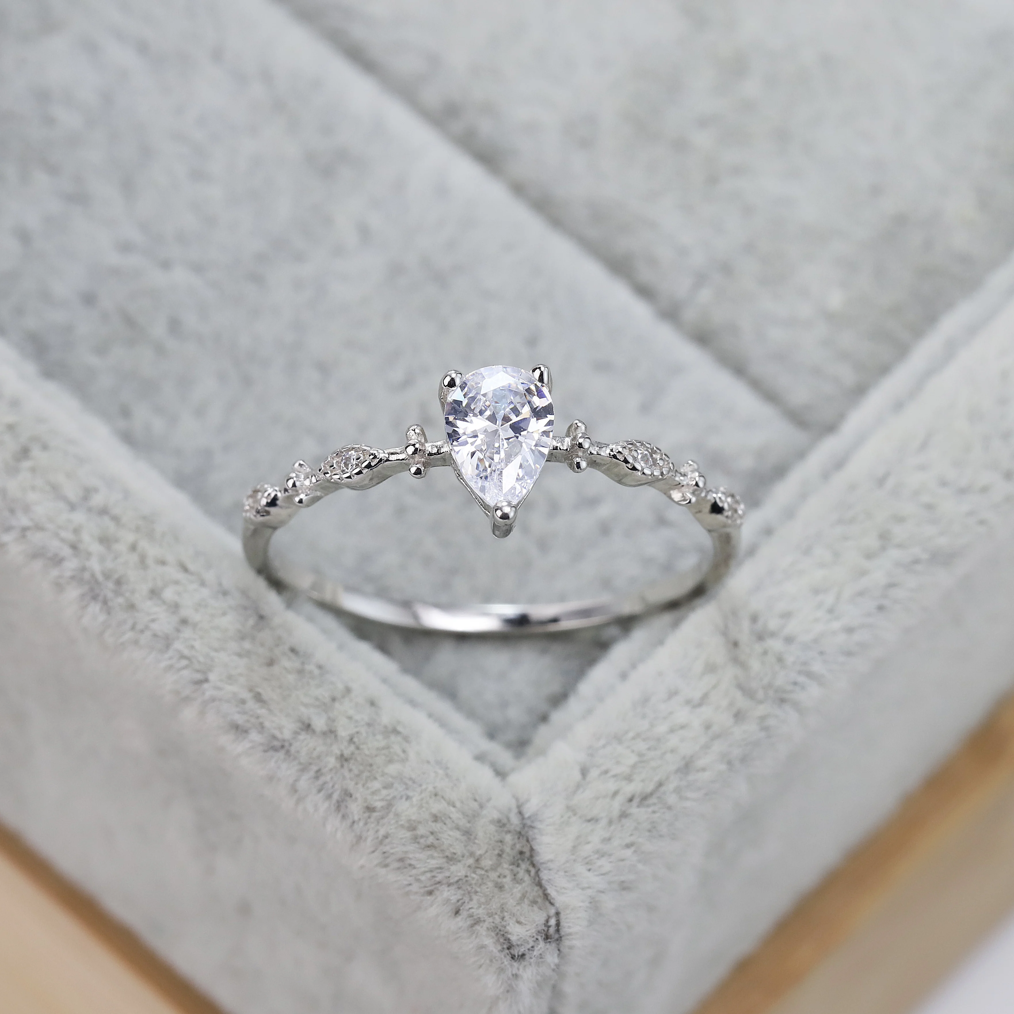 

Best selling European and American S925 silver fashion wedding ring zircon Drop Crystal luxury jewelry women's gift