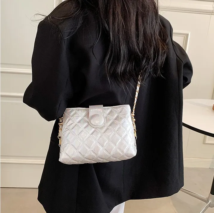 

2021 high quality small bag new fashion texture chain shoulder messenger bag small square bag, As pic show